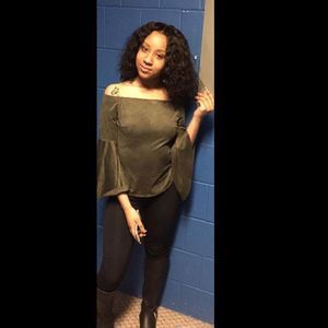 Meet your Posher, Tia